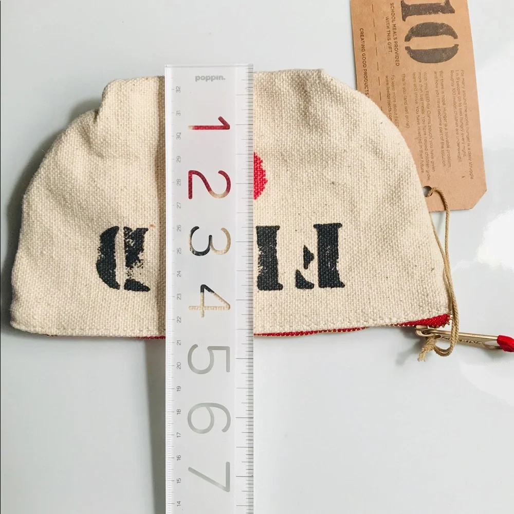 NEW FEED Travel Bag with Heart - Picture 5 of 6